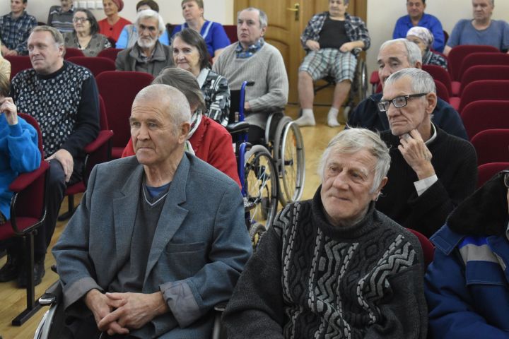 Чистопольцев поздравили с Международным днем пожилого человека (фоторепортаж)