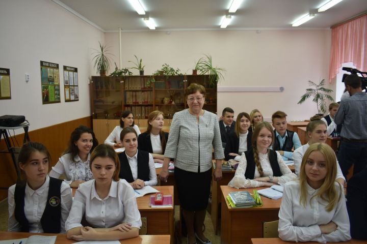 Более 40 лет учитель математики Татьяна Албутова дает чистопольским детям глубокие знания