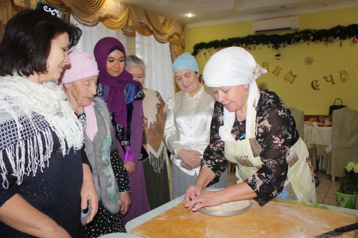 В Чистополе провели мастер-класс по приготовлению национального блюда