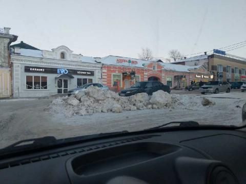 Чистопольцы жалуются на снежные баррикады в центре города