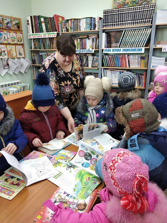А книг здесь так много!  Малыши из чистопольского села пришли в гости в библиотеку
