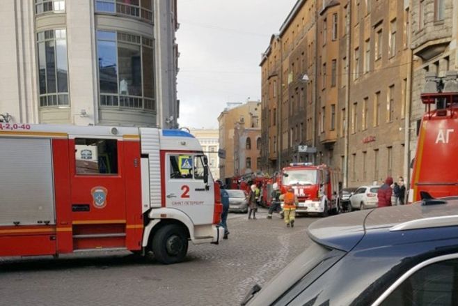 В центре Петербурга загорелся торговый центр