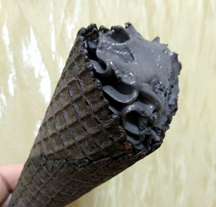 Темный тренд: бешеную популярность среди чистопольцев набирает черное мороженое
