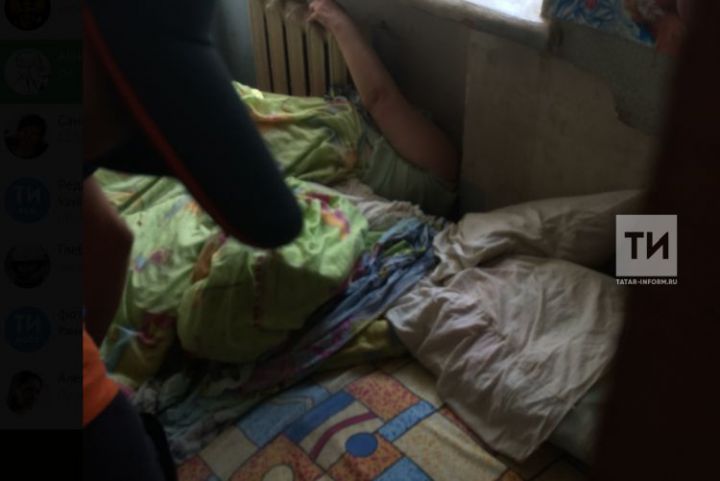 В  Татарстане  спасли женщину, которая застряла головой между стеной и батареей