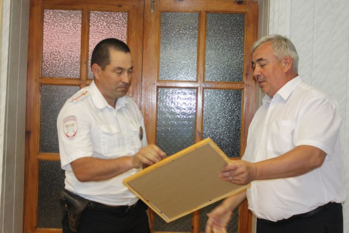 В свой праздник сотрудники чистопольской ГИБДД получили заслуженные награды