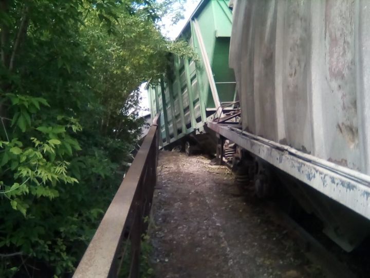Паника в соцсетях: "Поезд рухнул вместе с мостом"