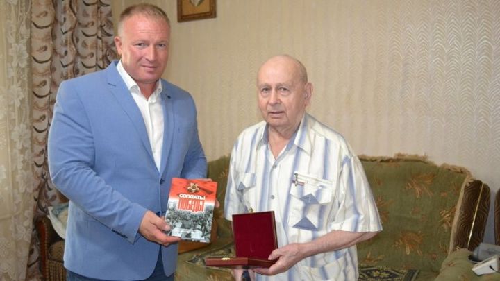 Чистопольским ветеранам вручили медали «За доблестный труд»