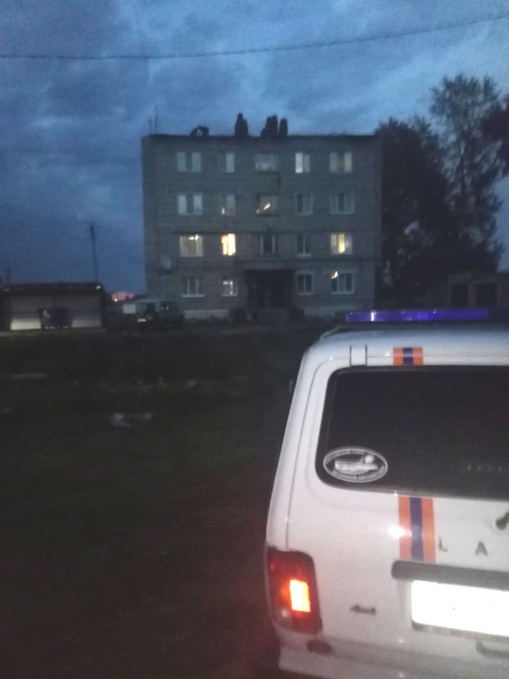 В Татарстане ветер сорвал крышу с многоэтажного дома