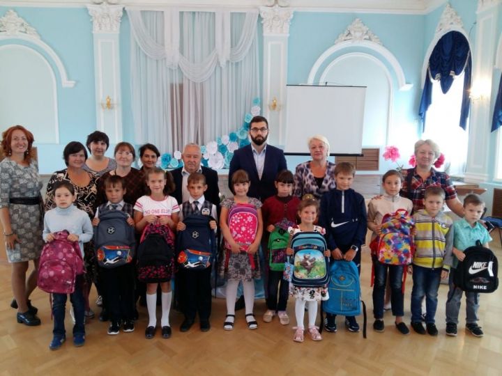 Будущие первоклассники чистопольской школы получили подарки