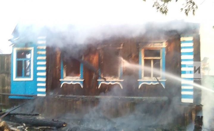 В Татарстане из-за непотушенной сигареты сгорел дом вместе с хозяином