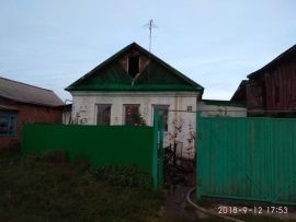 В Чистополе загорелся частный дом. Пожарные не дали ему сгореть 