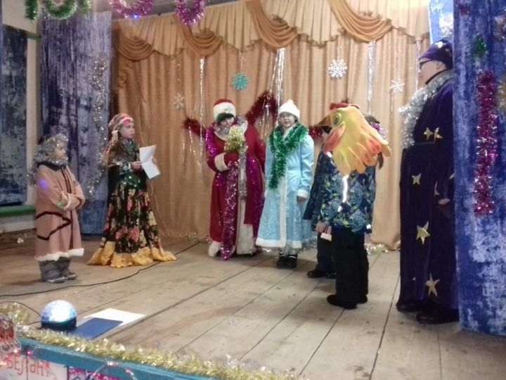 Красочные костюмы, гадания: бал-маскарад для юных жителей чистопольского села