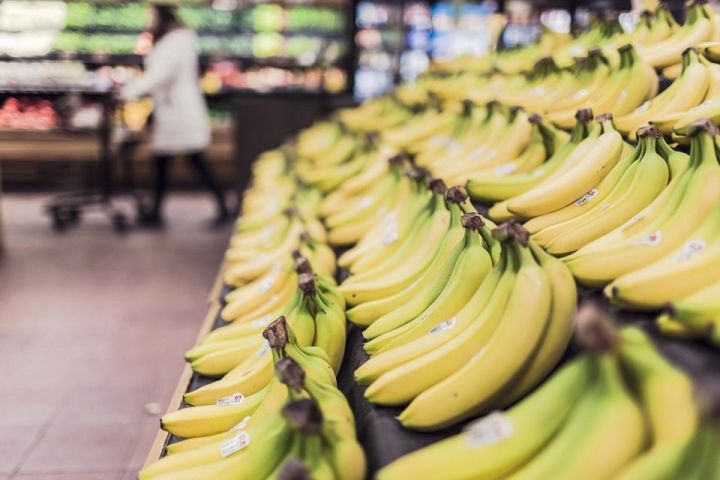 Медик предупредил об опасности продаваемых в магазинах бананов