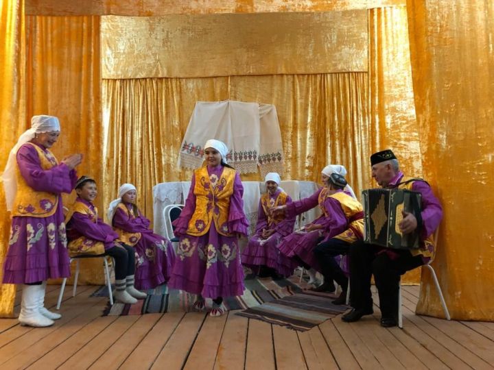 Зажигательные народные танцы, игры: в Чистопольском районе продолжается месячник татарской культуры