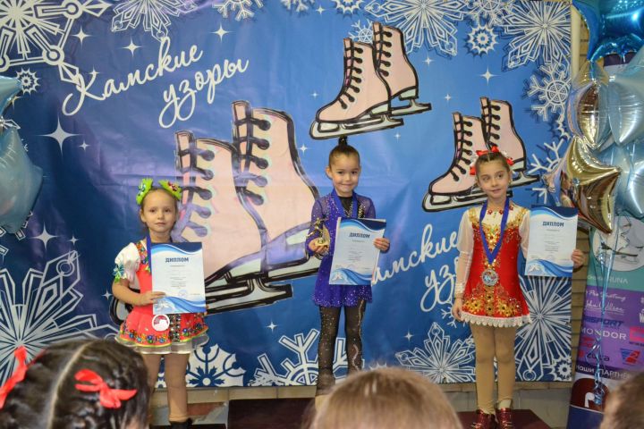 Изящно и грациозно: на чистопольском льду соревновались юные фигуристы