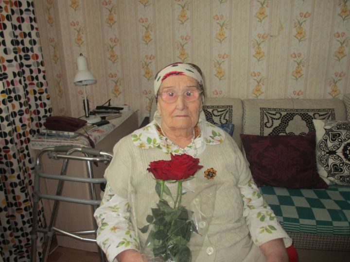 Книжный формуляр 95-летней Раисы Ахметзяновой переполнен записями