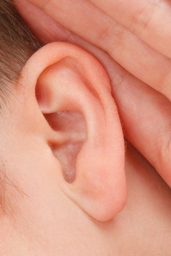 Почему «горят» уши: приметы людей с опытом