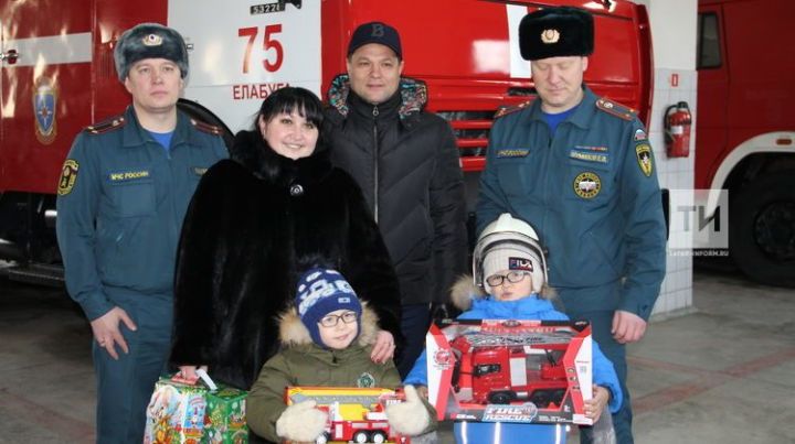 Рустам Минниханов исполняет мечты: 6-летний мальчик побывал в пожарной части