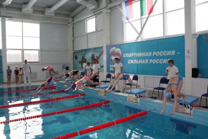 В Чистополе пловцы из 12 районов боролись за звание лучших