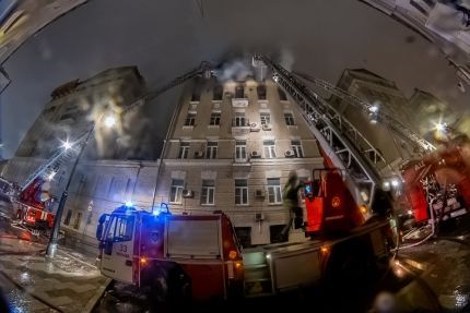 Пожар в "звездном доме" в Москве унес жизни 7 человек