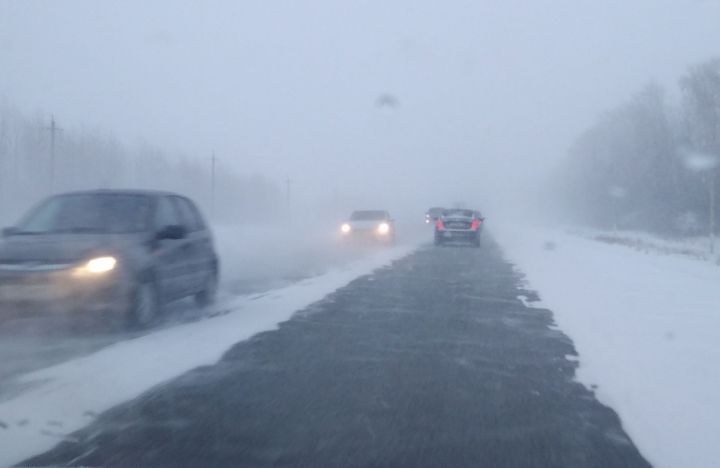 Гололед, метель, снежные заносы… ГИБДД рекомендует водителям быть крайне внимательными!