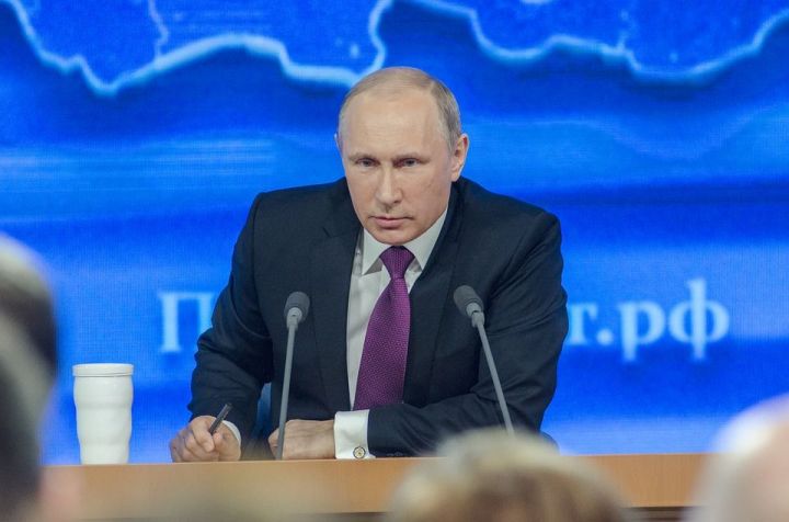 Владимир Путин подписал закон о выплате алиментов людям предпенсионного возраста