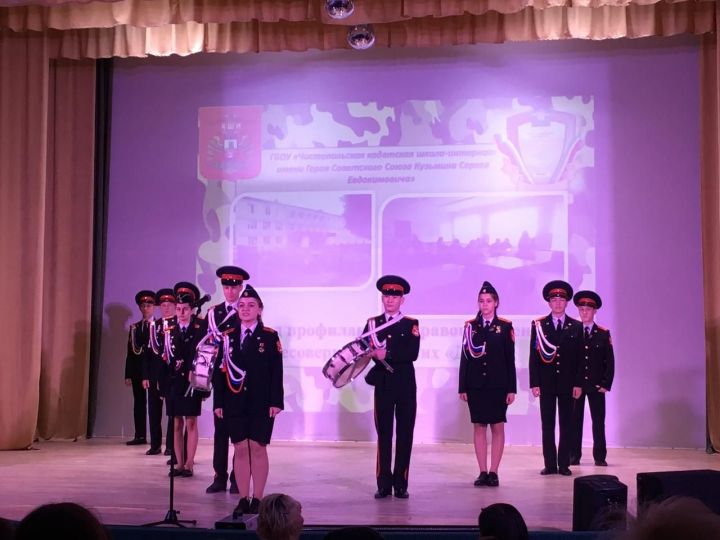 Чистопольские форпостовцы проникновенно исполняли песни о солдатах-победителях