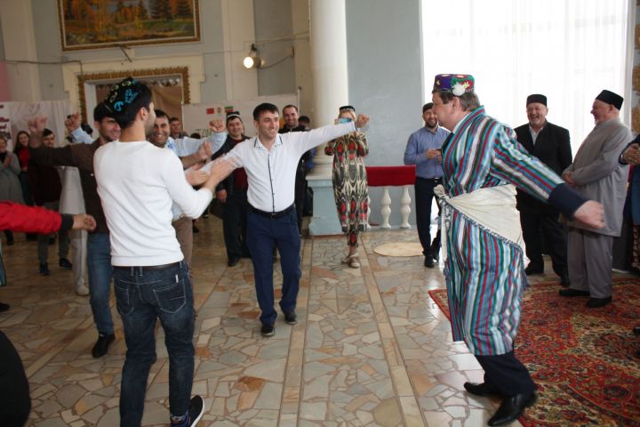 Месяц таджикской культуры в Чистополе проводили красочным праздником