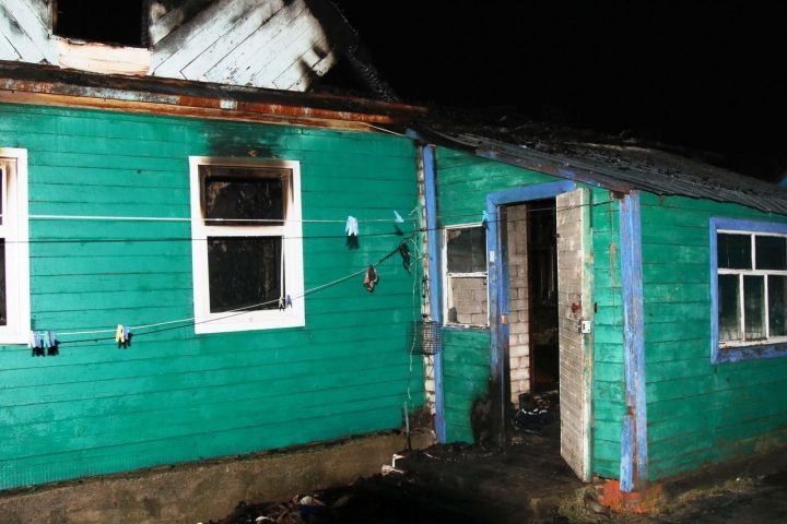 Случилась трагедия: в пожаре в Татарстане погибла супружеская пара, трое их детей и пенсионерка