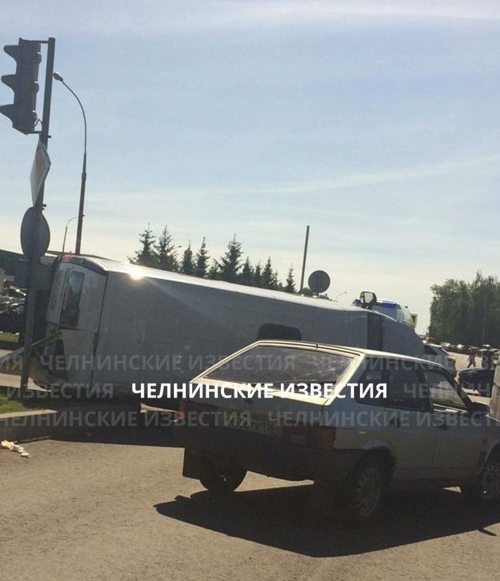 В результате ДТП в Татарстане перевернулся пассажирский микроавтобус