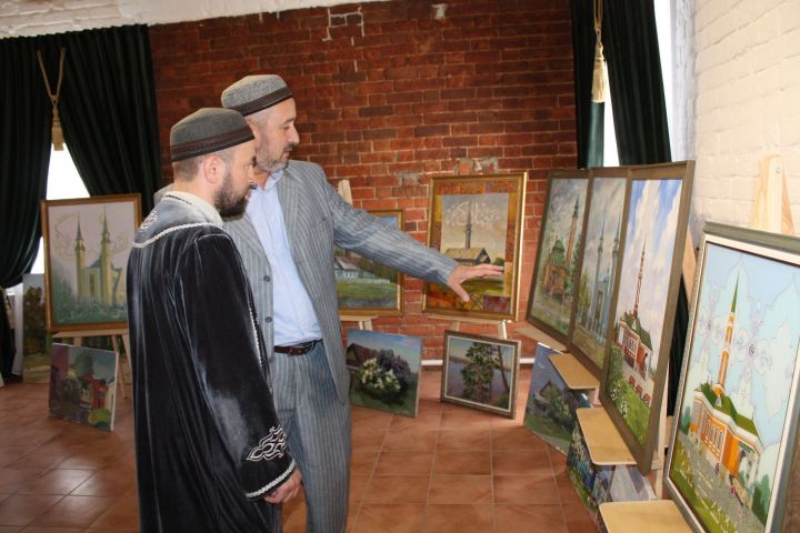 В картинах художники отразили традиции татарского народа