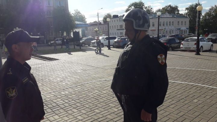 Судебные приставы отработали действия при возможном захвате заложников в Чистопольском городском суде