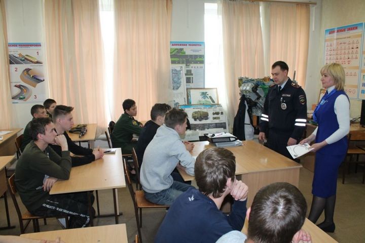 Курсанты чистопольской технической школы высказали свои предложения по обеспечению безопасности на дорогах
