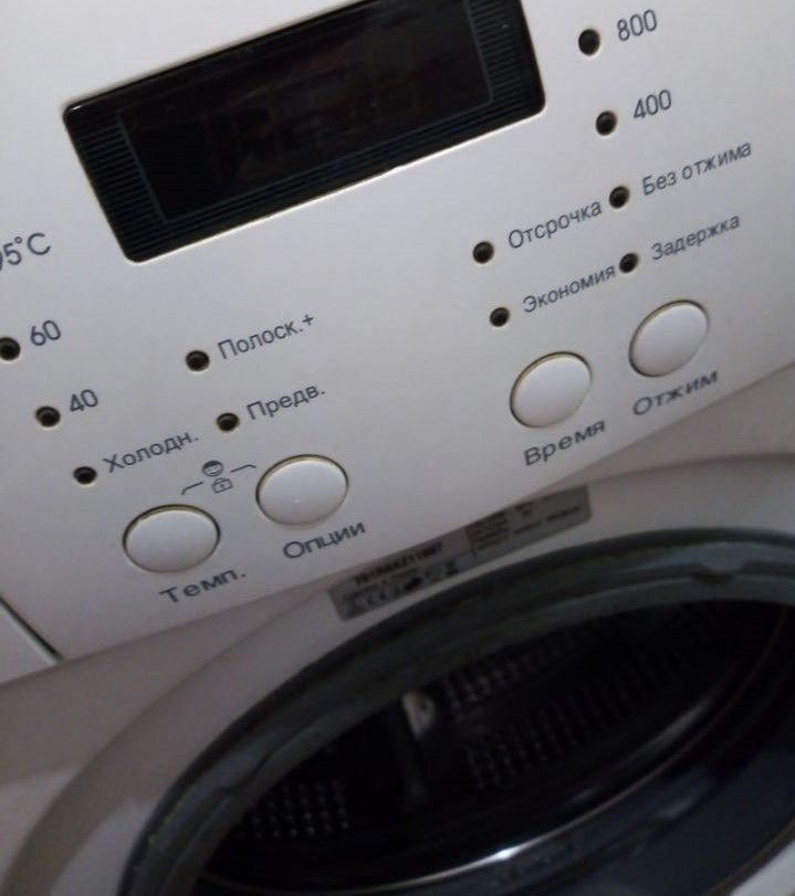 Зачем опытные хозяйки кладут в стиральную машину влажную салфетку
