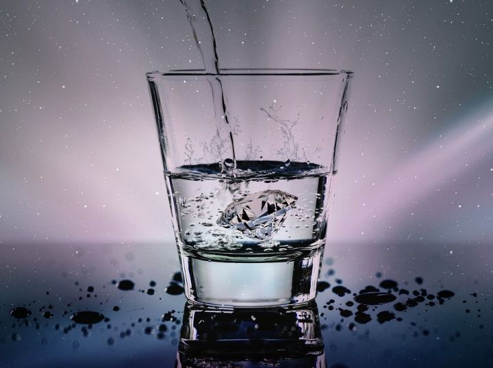 Зачем выпивать стакан воды перед сном?