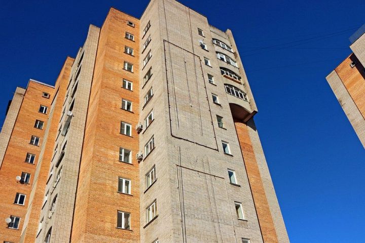 В Татарстане ребенок упал с 16 этажа и остался жив