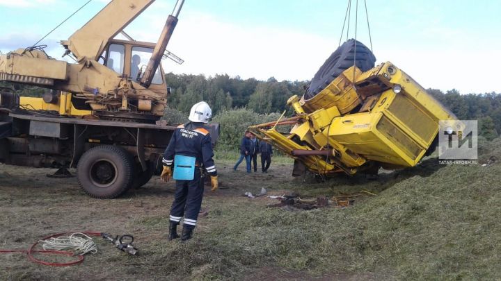 В Алексеевском районе перевернулся трактор, водитель погиб