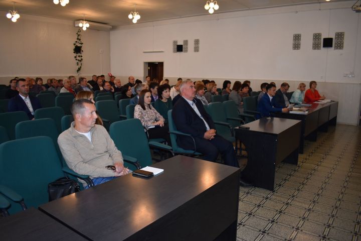 В администрации Чистополя состоялось совещание по организации и проведению субботника