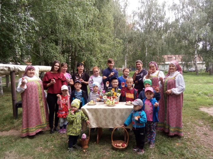 Все про яблоко: веселый праздник в чистопольском селе