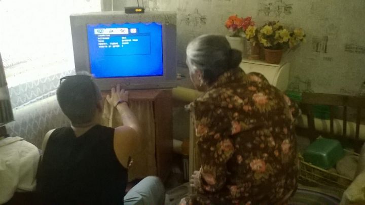Волонтеры помогли подключиться к цифре пенсионерке из Чистополя