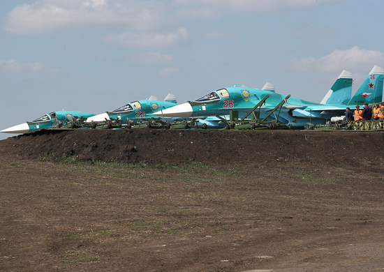 На участок строящейся магистрали в Чистопольском районе приземлились боевые самолеты