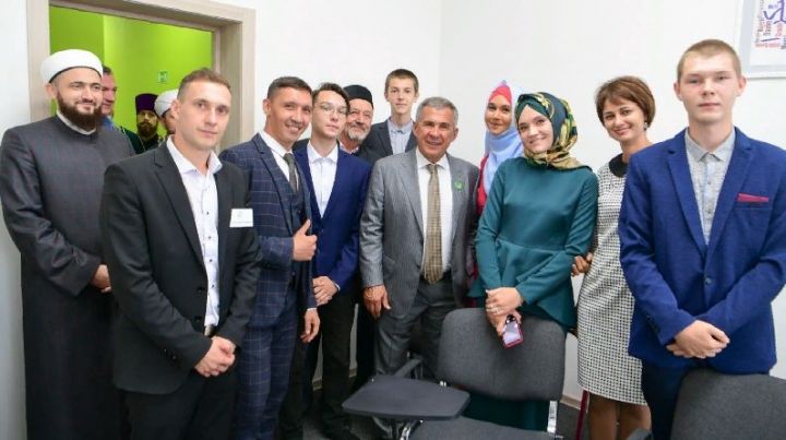 Рустам Минниханов посетил досугово-развивающий центр «Камалия» в Чистополе