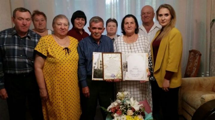 В Чистополе семью Загидулиных поздравили с «золотой» свадьбой