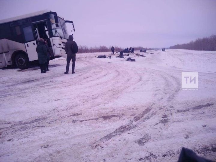 Пассажирский автобус, ехавший в Казань, попал в аварию. Есть пострадавшие