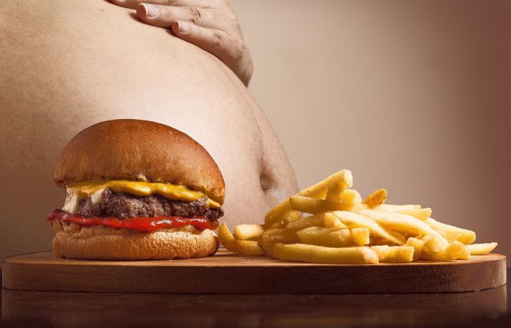 Люди, страдающие ожирением, умирают от коронавируса чаще