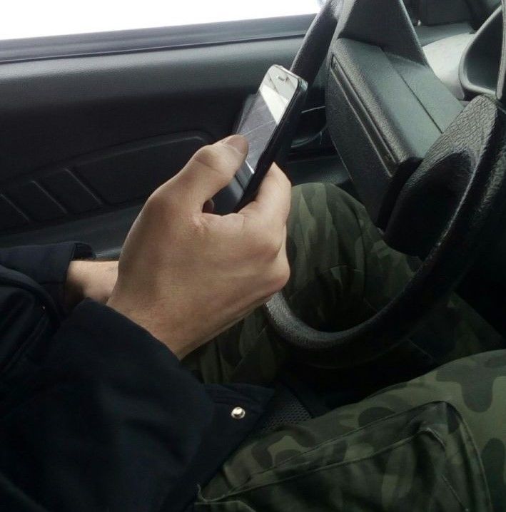 Чистопольского водителя «уличили» в разговоре по мобильнику за рулем