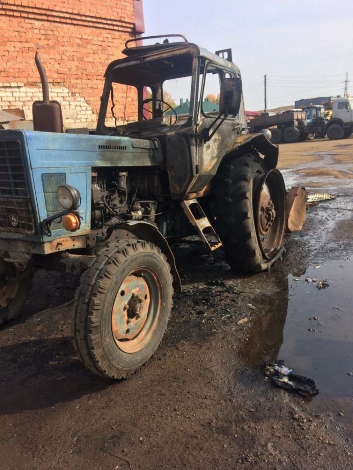 В Чистополе прокомментировали ситуацию с загоревшимся трактором