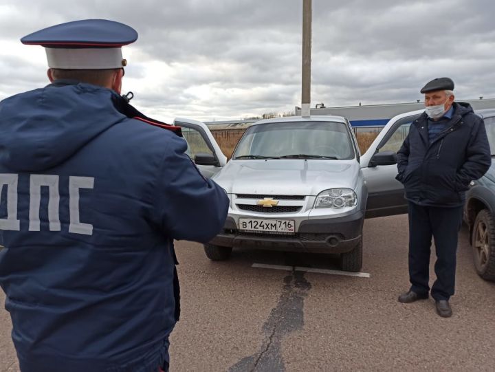 В Чистополе состоялся массовый осмотр служебных автомобилей администрации