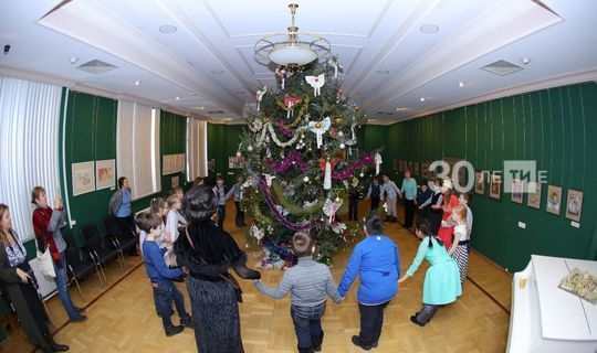 В татарстанских школах и детских садах разрешили проводить новогодние утренники