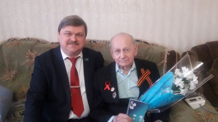 Чистопольский ветеран Великой Отечественной войны принимал поздравления